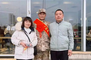 祝贺赵同学光荣入伍，思图教官到场送行!